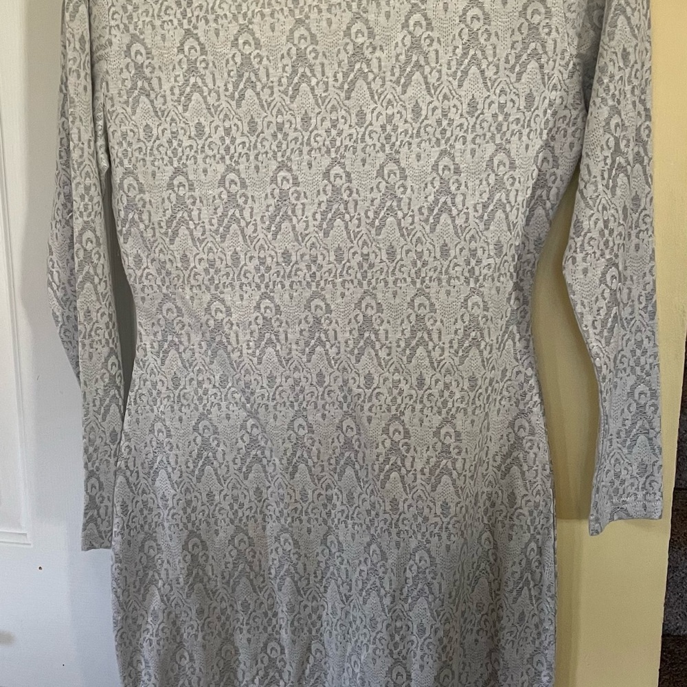 Young Threads New York City long sleeve form fitting dress. Size L gray/silver - Picture 4 of 8